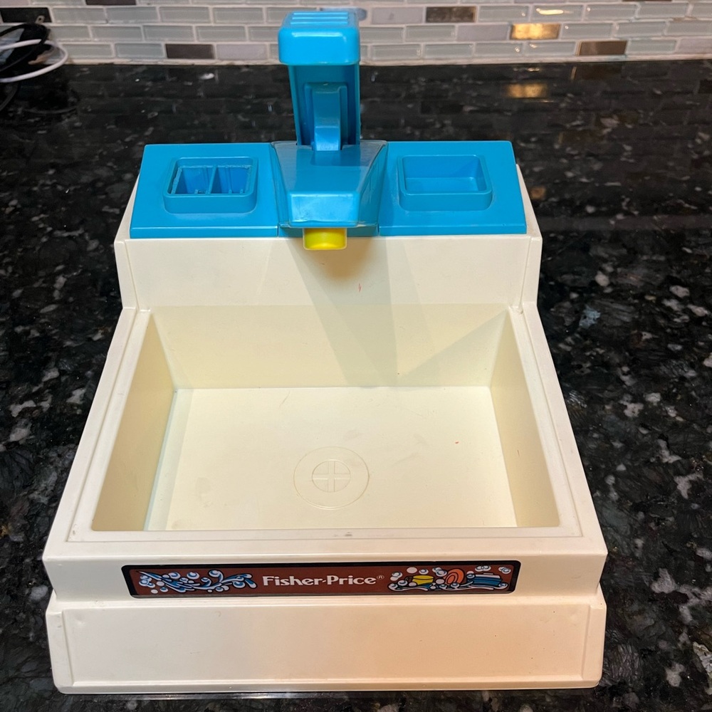Vintage 1982 Fisher-Price Toy Kitchen FUNCTIONAL Pump Sink Water Play